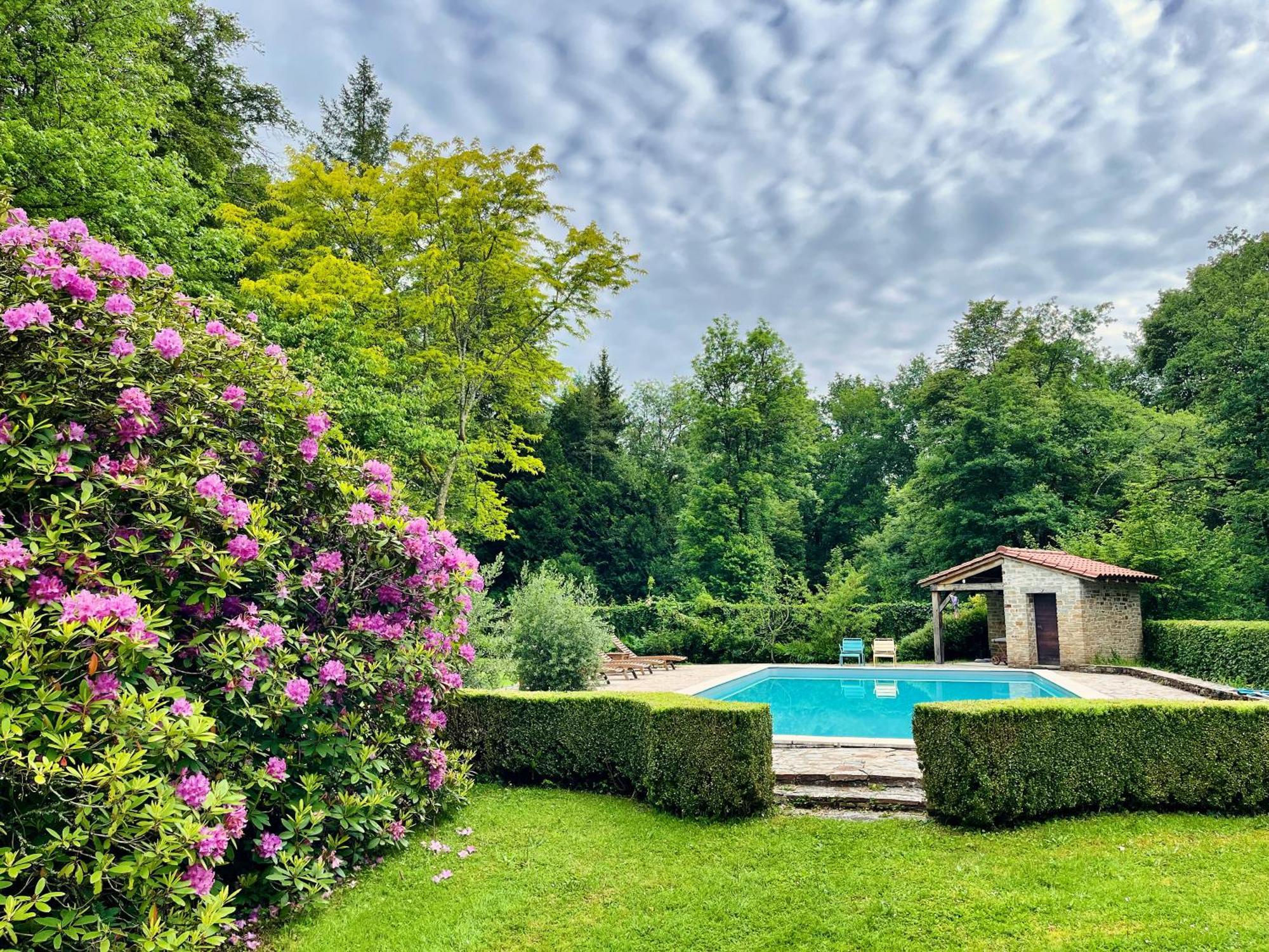 Domaine De La Brugere Bed & Breakfast Nantheuil Exterior photo